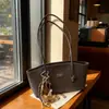 Bolso de Hombro para Mujer, Nuevo, Otoño e Invierno 2025, Transfronterizo, de Buen Aspecto, Retro y Versátil, Gran Capacidad, para Viajes Diarios