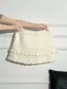 Este año, la tendencia son las faldas midi de punto color blanquecino, de tiro alto, línea A y con cordón para mujer, perfectas para un look de otoño dulce y atrevido, y diseñadas para crear un efecto adelgazante
