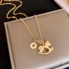 Juego de Joyería de Oro Real de 18K Galvanizado Moneda de Cobre del Año del Zodiaco Pendientes de Perla Caballo Cadena para Clavícula Lujo Ligero Nicho