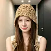Gorro de Punto Rojo con Borla Floral para Viajes en el Oeste de Sichuan para Mujer, Gorro de Lana de Estilo Étnico Hueco para Otoño e Invierno con Protección para los Oídos, Gorro de Tejer