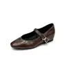 Sapatos de vovó quadrados com aumento de 5 cm de altura, de tira única, sola macia para mulheres, novo estilo retrô outono 2026, sapatilhas quentes com forro de fleece