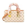 Comércio Exterior Transfronteiriço 2026 Novo Estilo Lenço de Seda Bolsa Lady Diana Bolsa Quadrada Pequena Bolsa de Ombro Transversal Versátil Moda Oportunidade de Negócios Transfronteiriça Produto