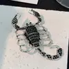 Broche de Animal Creativo Aleación Strass Broche de Escorpión Versátil Nuevo Traje de Hombre y Mujer Chaleco Corsage al por Mayor Europeo y Americano