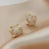 Pendientes de diamantes de imitación para mujer, pequeños pendientes de aguja de plata, diseño de nicho, sentido avanzado, nuevo estilo 2023, pendientes ligeros de lujo.