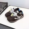 Sapatos de Marca para Meninos, Tênis Esportivos, Outono 2025 Novos Sapatos Koreanos Leves para Crianças Treinamento Moral Sapatos Forrest Gump 3731