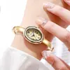 Comercio Exterior Nuevo Moda Popular Temperamento Compacto Ovalado Banda de Acero Pulsera Estilo Reloj de Cuarzo Decorativo para Mujer Listo para la Venta