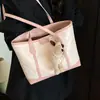 Bolso de Viaje de Gran Capacidad en Color Contrastante para Mujer 2025 Nuevo Bolso Tote Acolchado de Alta Gama Bolso de Hombro Casual