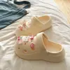 Zuecos de EVA de Venta Caliente para Exteriores que Aumentan la Altura para la Temporada de Regreso a Clases, Sandalias Cerradas Elegantes y Modernas para Playa, Antideslizantes y Transpirables para Mujer