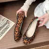 Zapatos de boca baja de punta redonda versátiles 2026 zapatos planos bailarinas primavera y otoño fondo plano lazo gamuza estilo francés nuevo