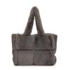 Bolsa de Pelúcia de Grande Capacidade para Mulheres no Outono Nova Bolsa Tote Versátil de Pelúcia Bolsa Pequena Simples para o Dia a Dia Tendência no Ombro