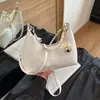 Bolso de Charol Brillante en Forma de Media Luna 2026 Invierno Nuevo de Moda Elegante Versátil Chic para Hombro Cruzado