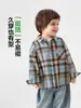 Camisa de Manga Longa Xadrez Estilo Europeu para Meninos Outono 2026 Nova Roupa Infantil Primavera e Outono Top Tendência para Crianças Pequenas