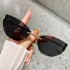 Óculos de Sol Curvos Sem Aro Novo Estilo Transfronteiriços para Mulheres, Óculos de Sol Modernos e de Alta Qualidade, Estilo de Rua Europeu e Americano Óculos Cat-Eye com Cabeça de Leopardo