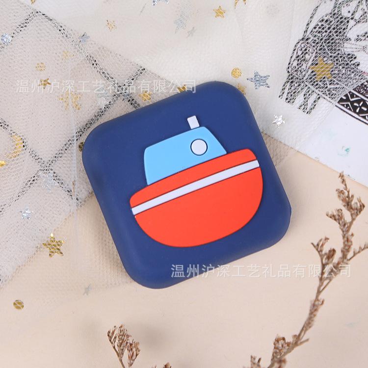 方形深蓝小船