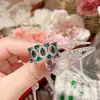 Pulseira Camélia Retro Resistente com Pedras Sintéticas Imitação de Diamante Espinélio Verde para Mulheres, Banhada a Ouro 18K, Forte Retenção de Cor, Novo Produto Transfronteiriço