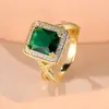 Anillo Cuadrado de Zirconia Esmeralda Estilo Lujo Ligero Europeo y Americano Oro Completamente Diamantado Retro Anillo Elegante de Gama Alta Venta al Por Mayor