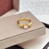 Anel Retrô com Linhas Fluidas e Nó de Corda Entrelaçado com Linhas Incrustadas de Diamante para Dedo Feminino Personalidade de Nicho Moda Luxo Leve Estético Versátil