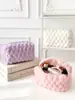 Bolsa de maquillaje a cuadros de coral polar para invierno, gran capacidad, tacto de alta gama, bolsa de almacenamiento de cosméticos de mano, en stock para venta especial