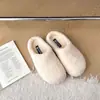 Chinelos fofos de sola grossa para mulheres, novo estilo outono/inverno 2026, botas de neve fáceis de calçar com forro de fleece e design de bico fechado