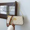 Bolsa Transversal para Mulheres 2025 Pequena Quadrada Versátil Bolsa Feminina Nova Corrente de Letras de Comércio Exterior Feminina Retrô Estampada Ombro Presbiopia