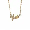 Collar de flor de circón bañado en oro real de 14k, cadena de clavícula estilo commuter exquisita, joyería de lujo ligero de alta gama para mujer al por mayor