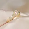 Anillo de cobre simple elegante rosa encantador con incrustaciones de circonita para mujer, lindo, versátil, boca abierta, plata, oro rosa, anillo ajustable