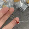 Collar de Calabaza Qilin Edición Artesanal Fina V Dorada Wulu Tamaño Mediano Nácar Blanco Ágata Roja Chapado en Oro Rosa de 18K Grabado de Precisión CNC