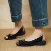 Sapatos femininos retrô estilo francês com estampa de leopardo, sola macia, novo modelo outono 2026, combinados com saia, slip-on com laço, sapatos femininos elegantes