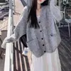 Jaqueta Cardigan de Tricô Cinza com Decote V para Mulheres 2025 Outono e Inverno Novo Estilo Coreano Solto Macio Cera Top Suéter