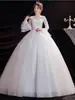 Vestido de Novia Elegante Estilo Bosque 2026 Nuevo Estilo Manga Larga Cuello en V con Encaje Sencillo y Diseño Largo hasta el Suelo