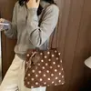 2026 Nuevo Estilo Coreano Lunares Gamuza Mujer Gran Capacidad Versátil Casual Oficina Bolso Tote de Hombro