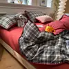 Conjunto de Roupa de Cama de Quatro Peças Estilo Levemente Luxuoso Classe A com Bordado de Concha, Textura Aveludada de Algodão Puro, Capa de Edredom de Gaze Amassada, Lençol, Conjunto de Três Peças para Dormitório Estudantil