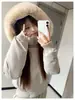 Esta chaqueta corta de plumón extragrande con un gran cuello de piel sintética es increíblemente elegante.. Es un abrigo de invierno para mujer para 2026, diseñado para figuras petite, y cuenta con un nuevo forro de algodón más grueso.