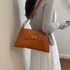 Bolso clásico retro de hombro para mujer transfronterizo, bolso de hombro y bandolera de moda de nicho con cadena y remaches