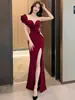 Elegante Vestido Exquisito de Alta Costura para Socialite, Vestido Slim de Um Ombro com Design Estiloso, Vestido Longo Estilo Francês que Afina a Cintura e Molda os Quadris