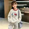 Camiseta a rayas elegante de manga larga para niñas, nueva moda de primavera y otoño, camiseta básica de cuello redondo estilo coreano para niños mayores