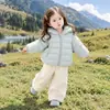 Chaqueta de Plumón Ligera para Niños 90% Plumón Invierno 2026 Nuevo Estilo Abrigo Cálido con Capucha para Niñas Ropa de Invierno para Niños Moderna