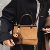 Bolso Cruzado de Moda Casual para Llevar en la Mano Diseño de Nicho Otoño e Invierno 2025 Nuevo Bolso de Hombro Retro de Gamuza de Alta Gama