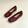 Nuevos Zapatos de Mujer 2026 Estilo Vintage Francés Hebilla Metálica Anillo Piel Suave Planos Piel de Oveja Plisada Planos Bajos