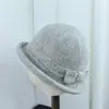 Sombrero de Lana Suave Estilo Hepburn con Borde Rizado y Lazo para Mujer 2025 Nuevo Invierno Elegante Sombrero de Pescador Sombrero Cubo