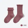 26 calcetines infantiles para primavera y otoño con bordes rizados, estilo princesa lindos, calcetines de tubo medio con parte superior suelta, algodón peinado, clase A para niñas