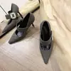 Primer Encuentro con los Nuevos Zapatos de Tacón Alto Cuadrados con Hebilla Cuadrada y Correa de Pedrería de Estilo Otoño/Invierno Jc, con Tacones Finos y Punta Cuadrada, Hechos de Lana, para un Look Elegante