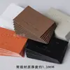 Personalização de Gravação em Relevo de Etiqueta de Couro Pu em Guangzhou, Personalização de Marca Registrada de Couro para Malas e Roupas, Design de Gravação em Relevo de Couro Espacial Colorido