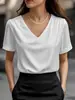 Nova Camiseta Feminina de Cetim com Manga Curta e Decote V para Primavera/Verão 2026 Europeu e Americano, Top Elegante e Fashion de Cor Sólida, Roupas Femininas Transfronteiriças em Estoque
