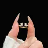 Nuevo anillo de moda de alta gama versátil estilo vintage con forma de estrella y diamantes, lujo ligero, anillo personalizado único y lujoso