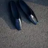Sapatos femininos de couro bovino com óleo de cavalo, bico quadrado, camada única, novos para a primavera, totalmente em couro, cor sólida, cano baixo, salto baixo, decote baixo, camada única, sapatos femininos