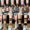 Meias da moda e populares para mulheres, novos estilos de início de outono, meias da moda de cintura alta estilo coreano, meias de cano médio com um toque jovial