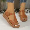 Sandálias Plataforma Femininas Verão Novo Salto Médio Sapatos de Mãe Couro Genuíno Sandálias Rasteirinhas Confortáveis Antiderrapantes Sapatos para Mulheres de Meia-idade Tamanho Grande