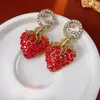 Aguja de Acero Aceite de Goteo de Diamante Pendientes de Cereza Chica Campesina Pendientes Lindos Dulce Fresco Estilo Chica Picante Pendientes Sentido del Diseño Nicho