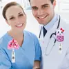 Curita Médica Estetoscopio Corazón Bordado en Fieltro Aguja Telescópica Rotatoria Insignia con Clip de Fácil Extracción Hebilla de Fácil Extracción